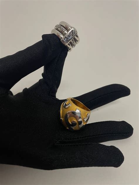 Bague YVES SAINT LAURENT en argent .